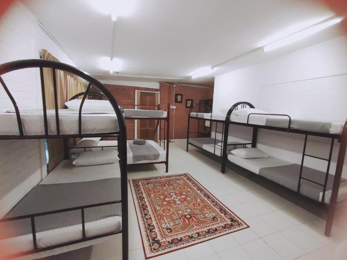 Hostel Dorm Master Padang Mat Sirat Exterior foto